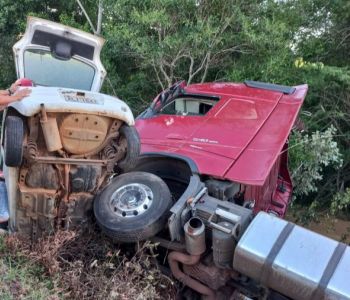 Caminhão de Tapejara se envolve em acidente na ERS-412 em Vera Cruz