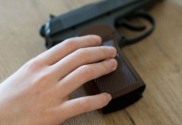 Menina de 12 anos é suspeita de ter atirado em mulher em SC