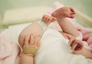 Aquecimento global aumenta partos precoces e causa danos à saúde dos bebês