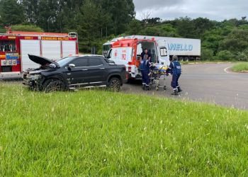 Acidente de trânsito deixa uma mulher ferida no trevo de Getúlio Vargas