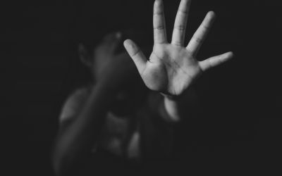 Homem é preso por abusar sua filha adotiva em SC