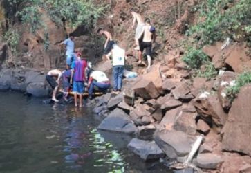 Jovem despenca de cachoeira de 10 metros e cai sobre pedras