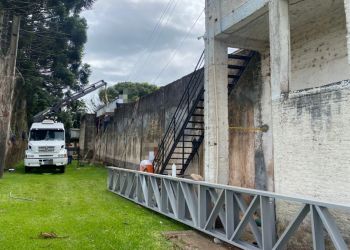 Obra de instalação das telas de proteção contra arremessos é iniciada no Presídio Estadual de Getúlio Vargas