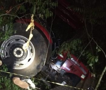 Homem morre em acidente com trator no RS
