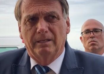 Bolsonaro diz que vai autorizar aumento de 33% para professores
