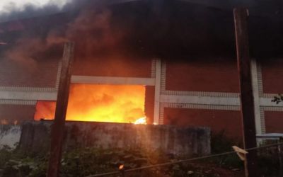 Incêndio destrói galpão de recicladores em Passo Fundo