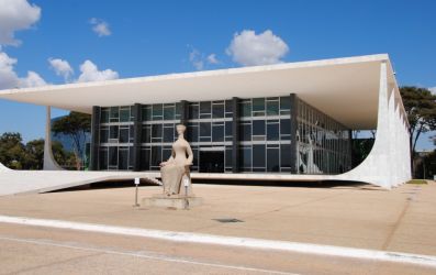 STF cobra do governo explicação sobre exigência de prescrição médica