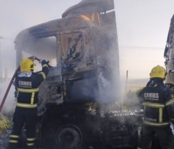 Carreta pega fogo entre Passo Fundo e Pontão