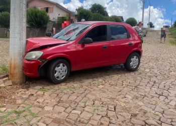 Condutor colide contra poste de energina em Getúlio Vargas/RS