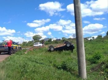Homem fica ferido em capotamento na BR-153 em Erechim