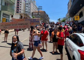 Indígenas da Serrinha protestam em frente ao MPF em Passo Fundo