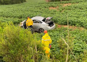 Capotamento é registrado na ERS-135 em Sertão