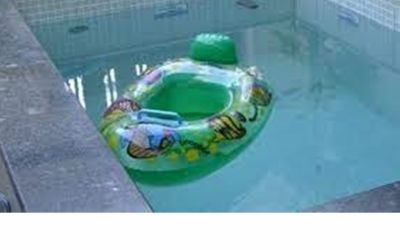 Bebê de 1 ano e 10 meses morre afogado em piscina no primeiro dia do ano