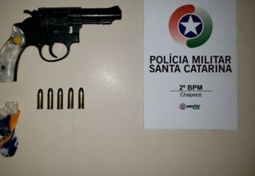 Mulher marca encontro pela internet e fica na mira de arma ao lado dos filhos em Chapecó