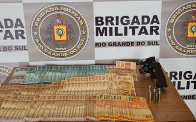 Homem detido com revólver e quase R$ 7 mil em Campinas do Sul