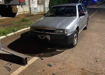 Condutor bate em carreta parada no Centro de Getúlio Vargas
