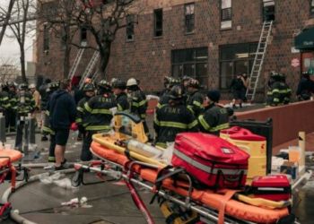 Incêndio em Nova York deixa 19 mortos, nove deles crianças