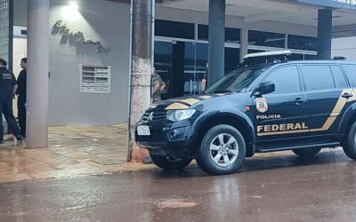 Polícia Federal cumpre mandados de busca e apreensão por comércio ilegal de armas, em Ibiaçá