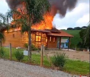 Incêndio é registrado em residência na Linha Calegari em Tapejara