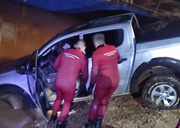 Em fuga da polícia, homem joga picape carregada com maconha no rio Uruguai