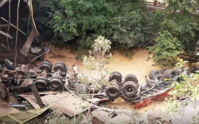 Impressionante: motorista de bitrem morre em grave acidente na SC-157