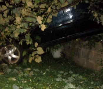 Condutor embriagado invade residência e causa dano em Getúlio Vargas