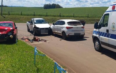 Acidente de trânsito deixa duas pessoas feridas em Ibiaçá