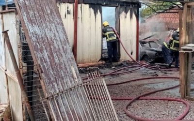 Incêndio iniciado em veículo consume duas residências em Passo Fundo