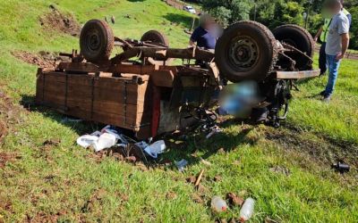 Mulher morre em acidente com carreta agrícola