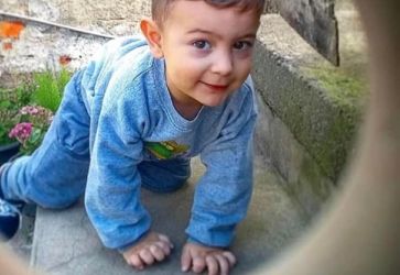 Criança de 3 anos morre afogada após cair na piscina em Esteio