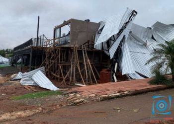 Quatro pessoas morreram com estragos do temporal no RS