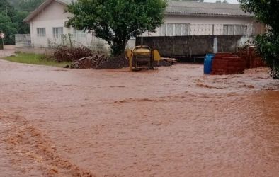 Rio Abaúna transborda e alaga quatro áreas de Getúlio Vargas